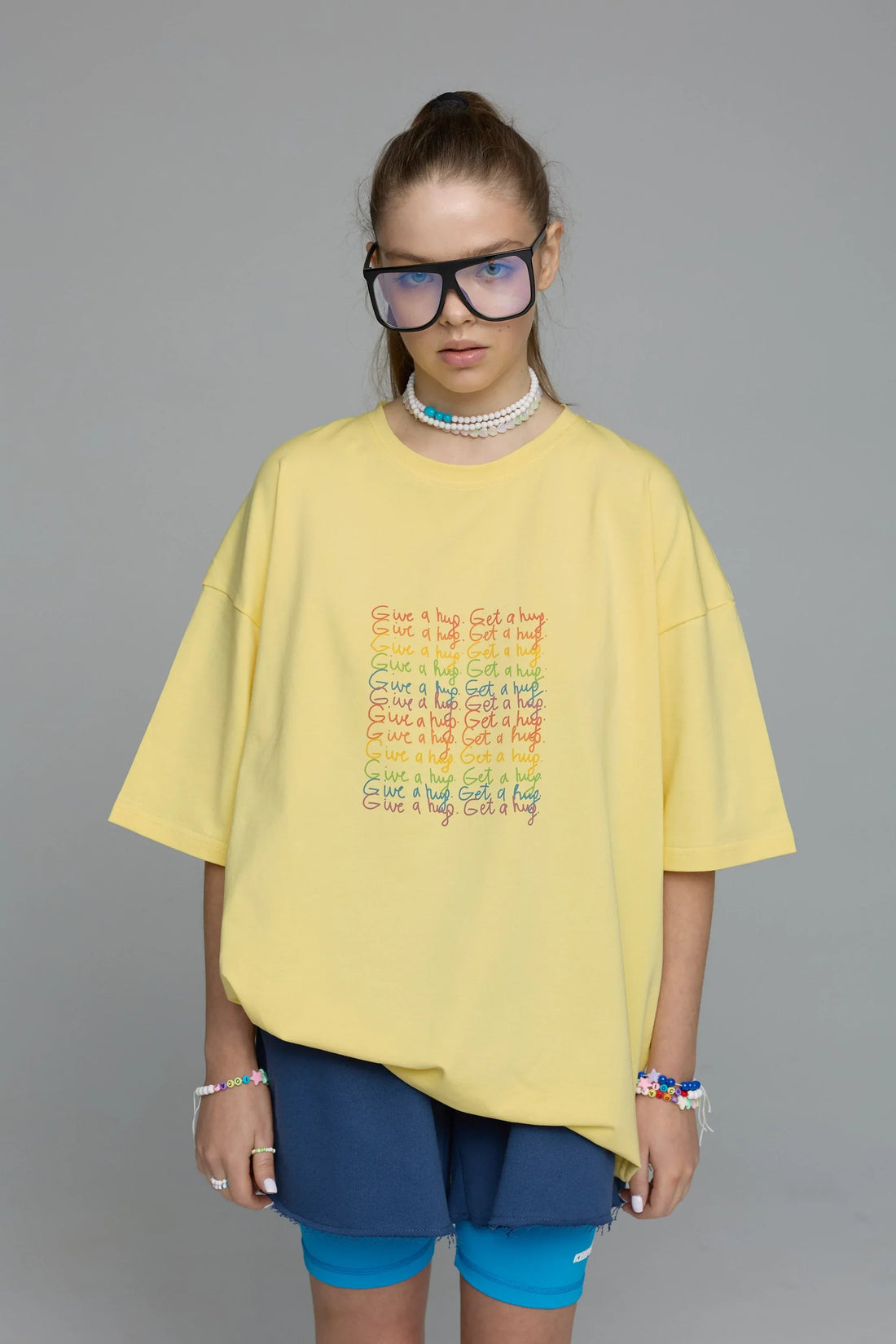 t-shirt "hug" in baby yellow color