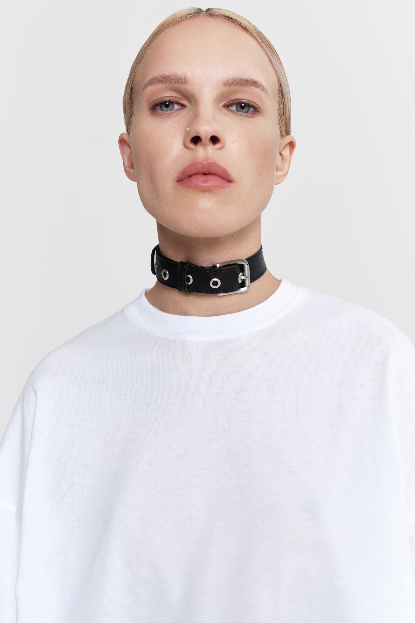 leather choker in black color