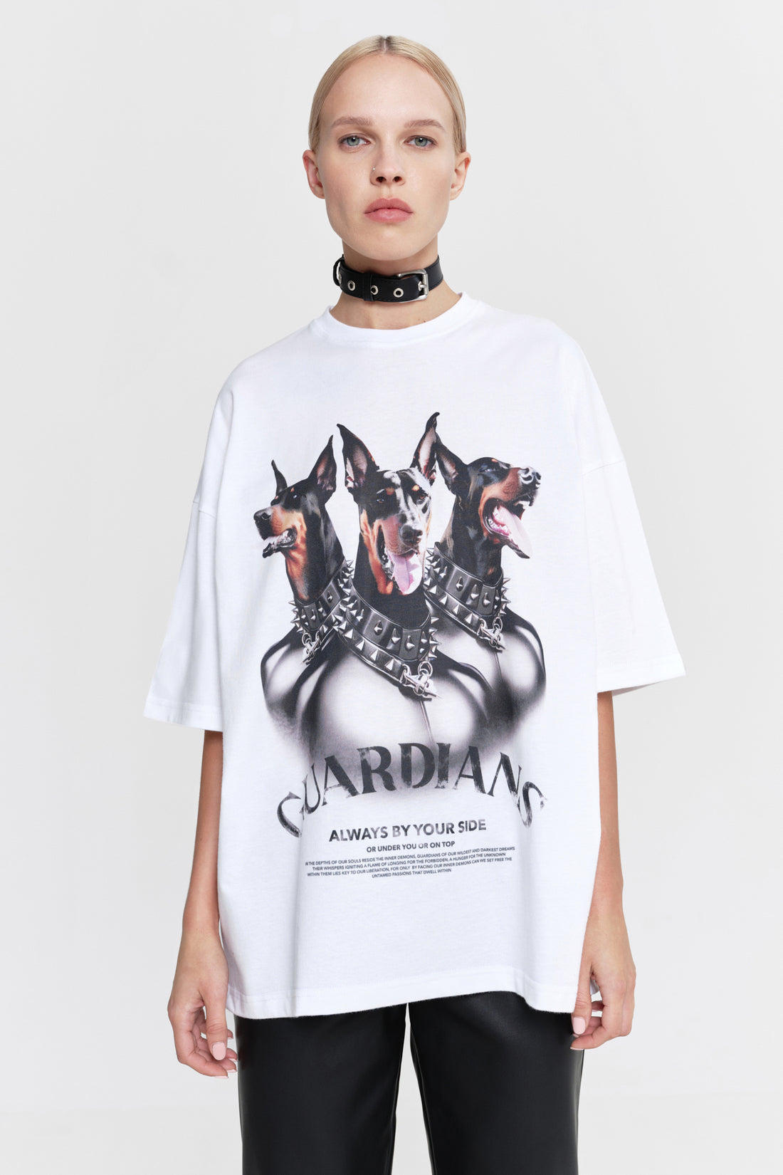 t-shirt "guardians" in white color