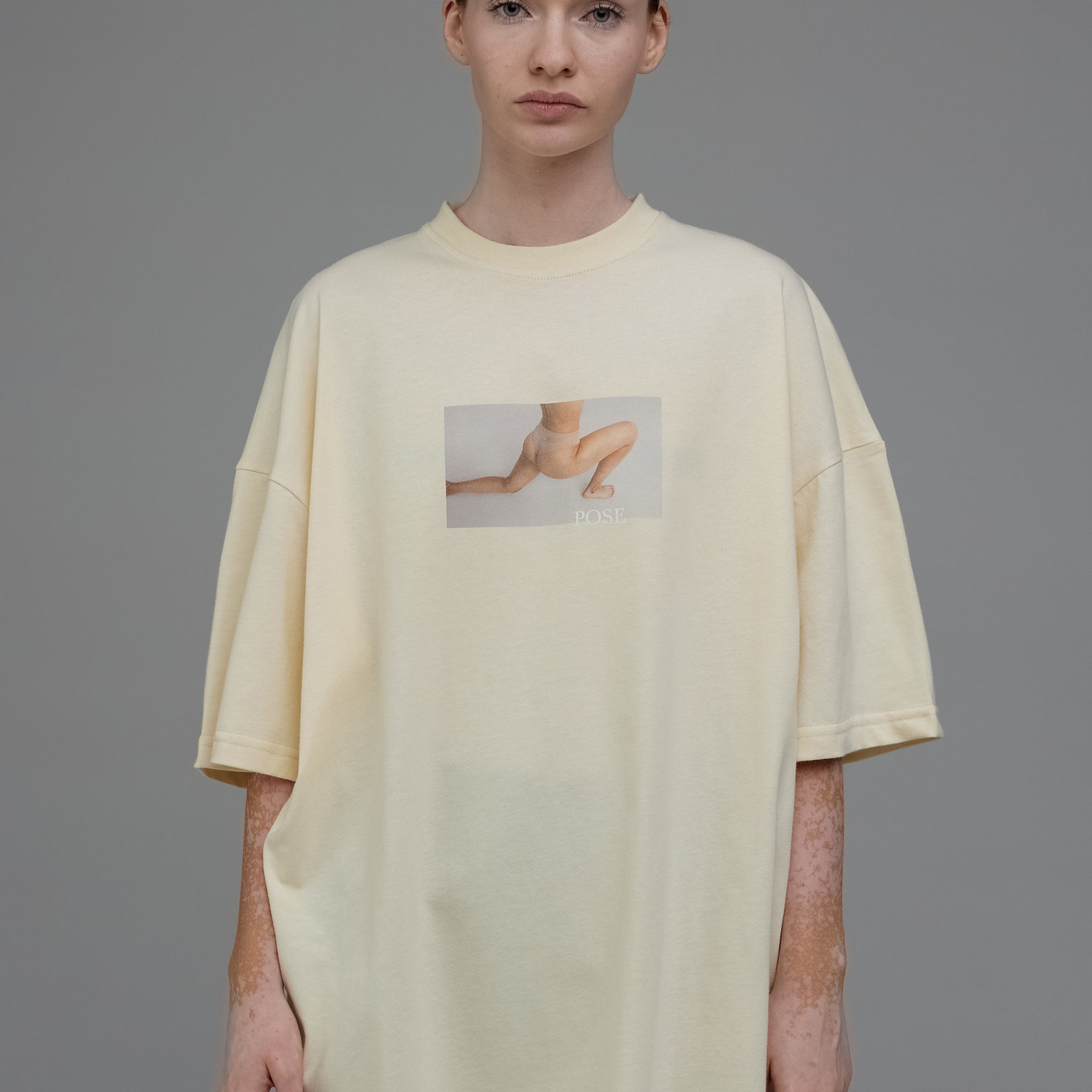 t-shirt "under pose" in vanilla color