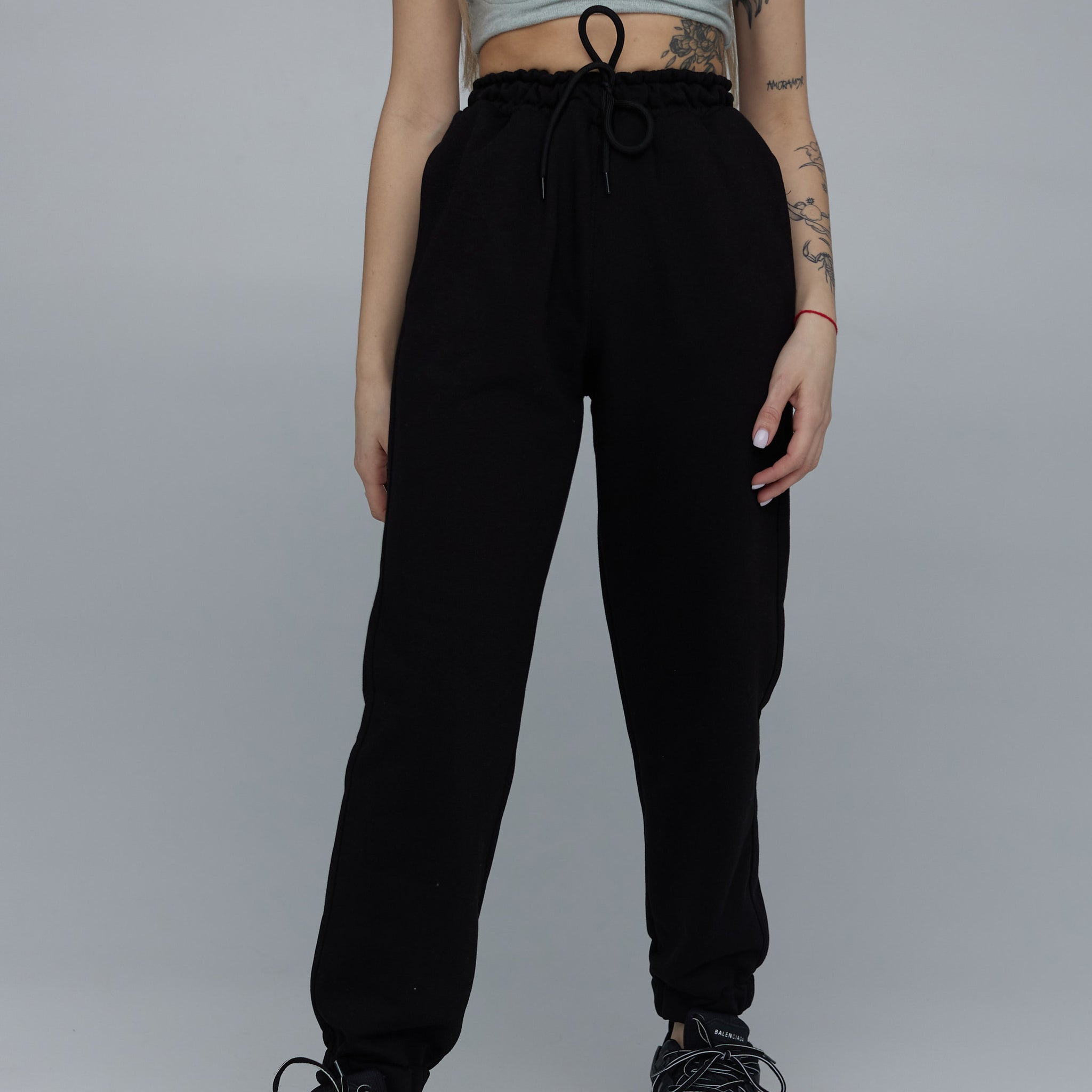 pants unisex in black color