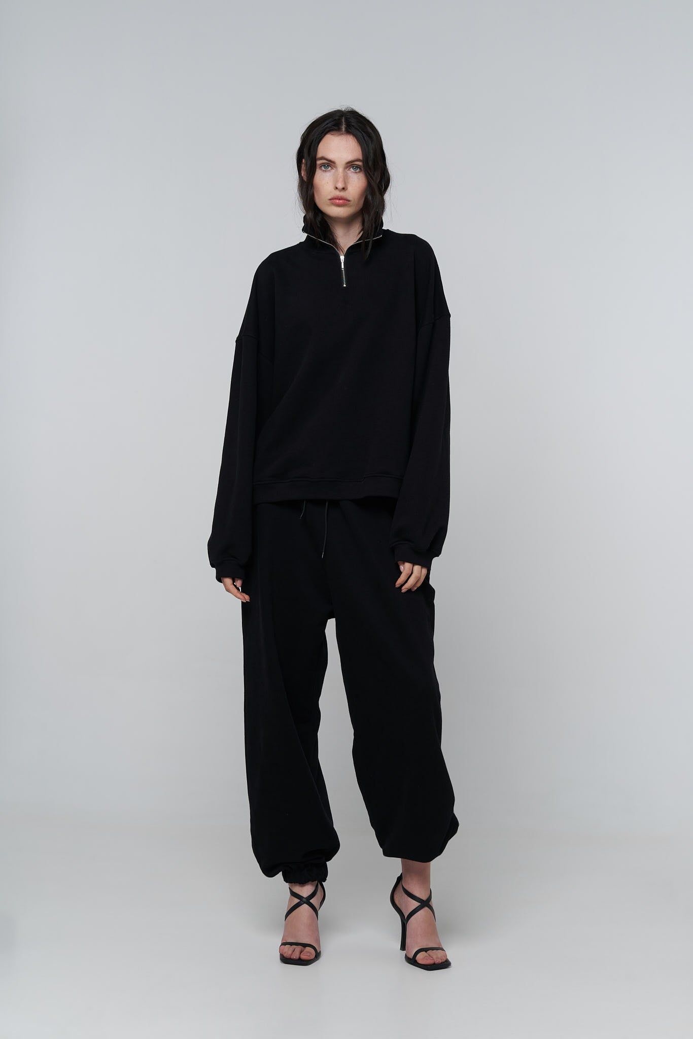 pants "groove" in black color