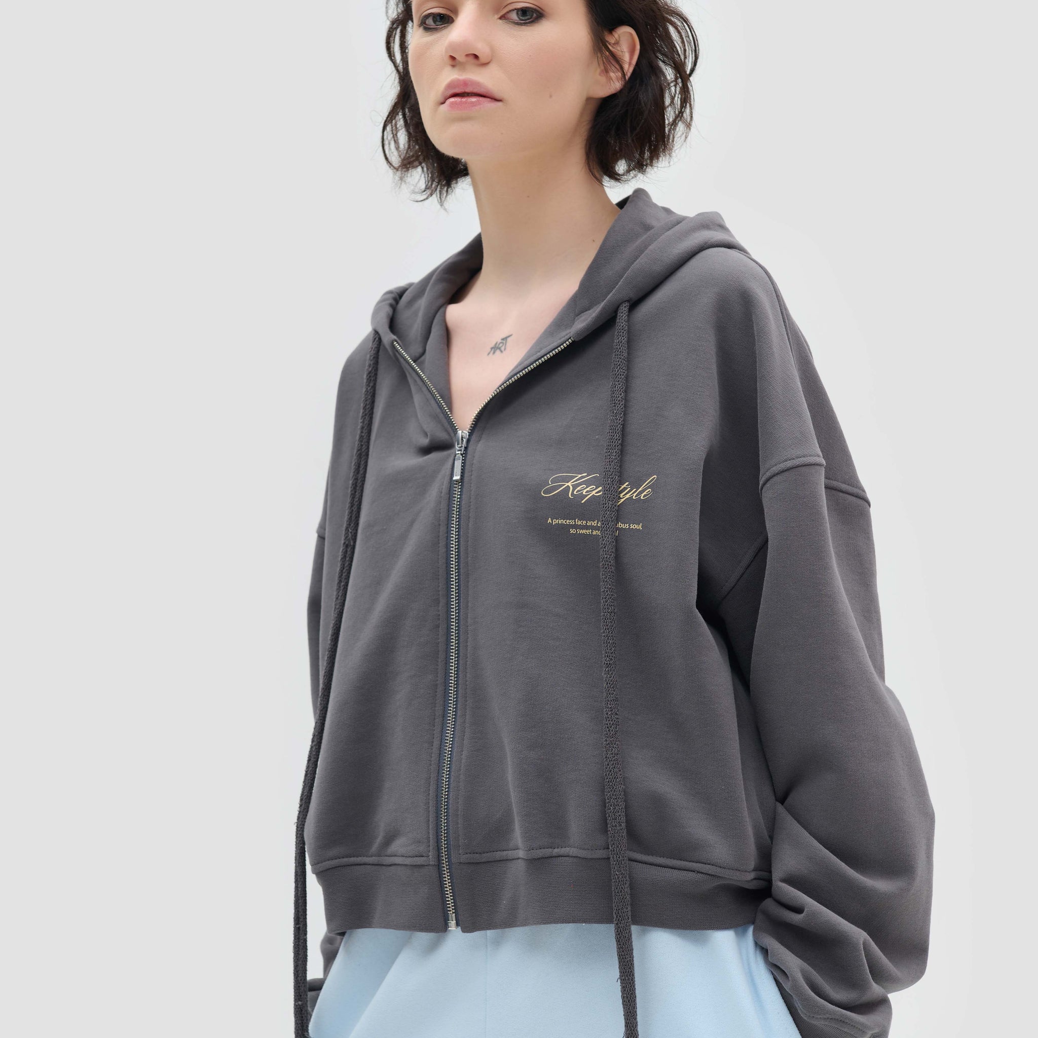 cropped zip-up hoodie with long laces in graphite color