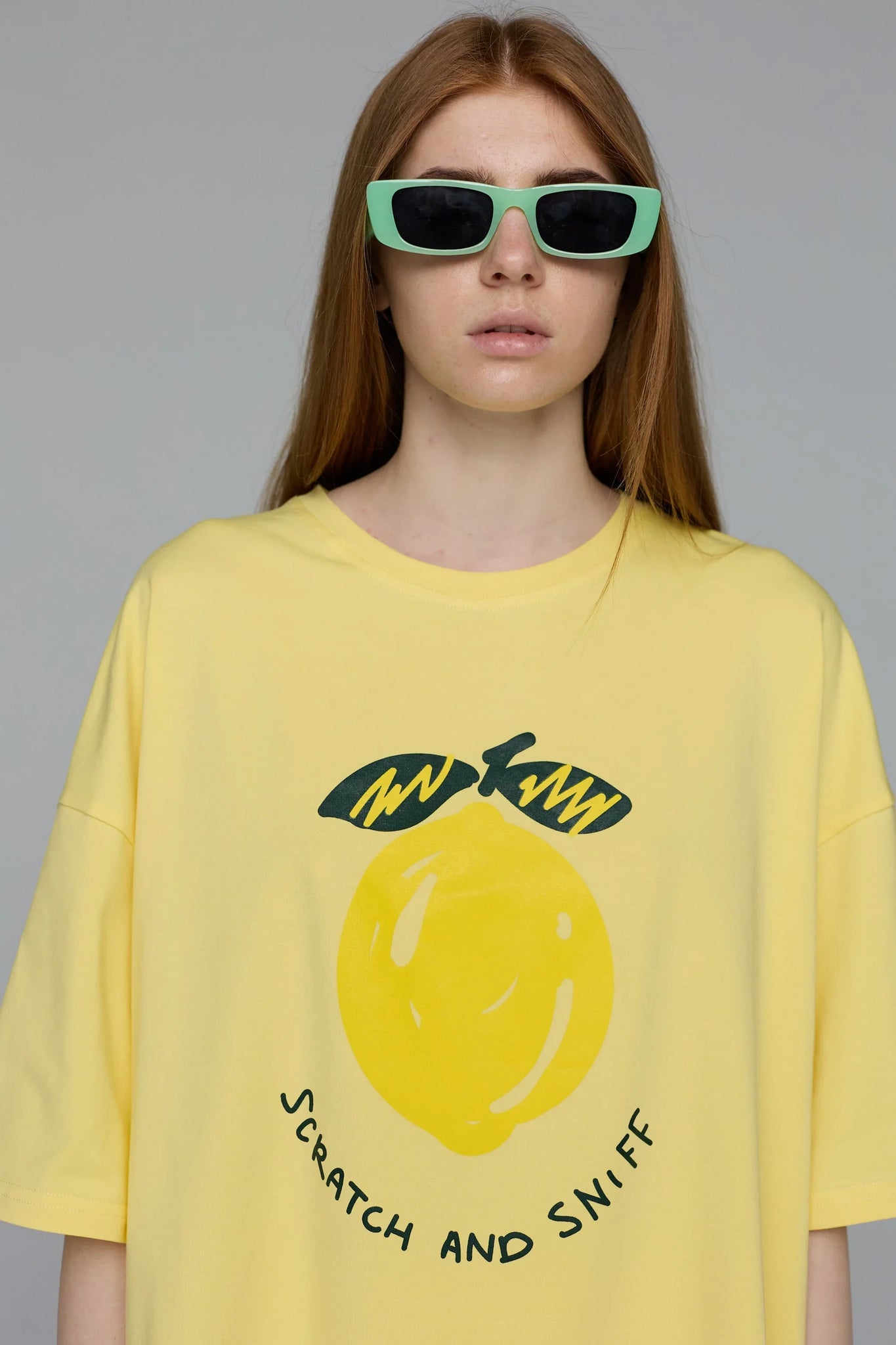 t-shirt "hug" in baby yellow color