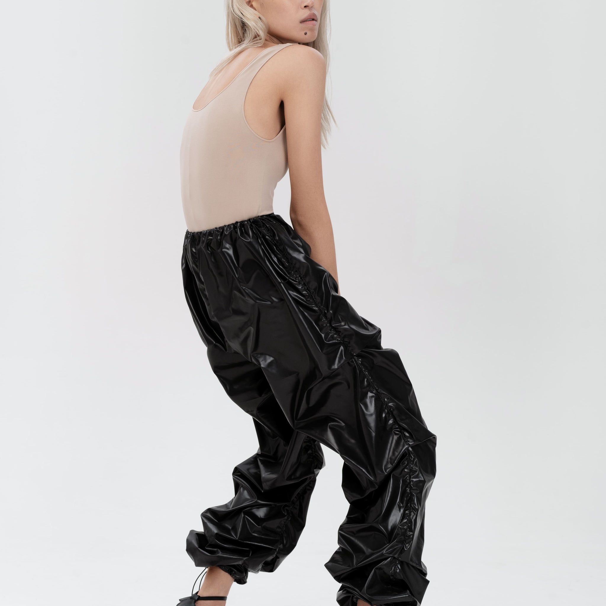 pants a la cargo in black color