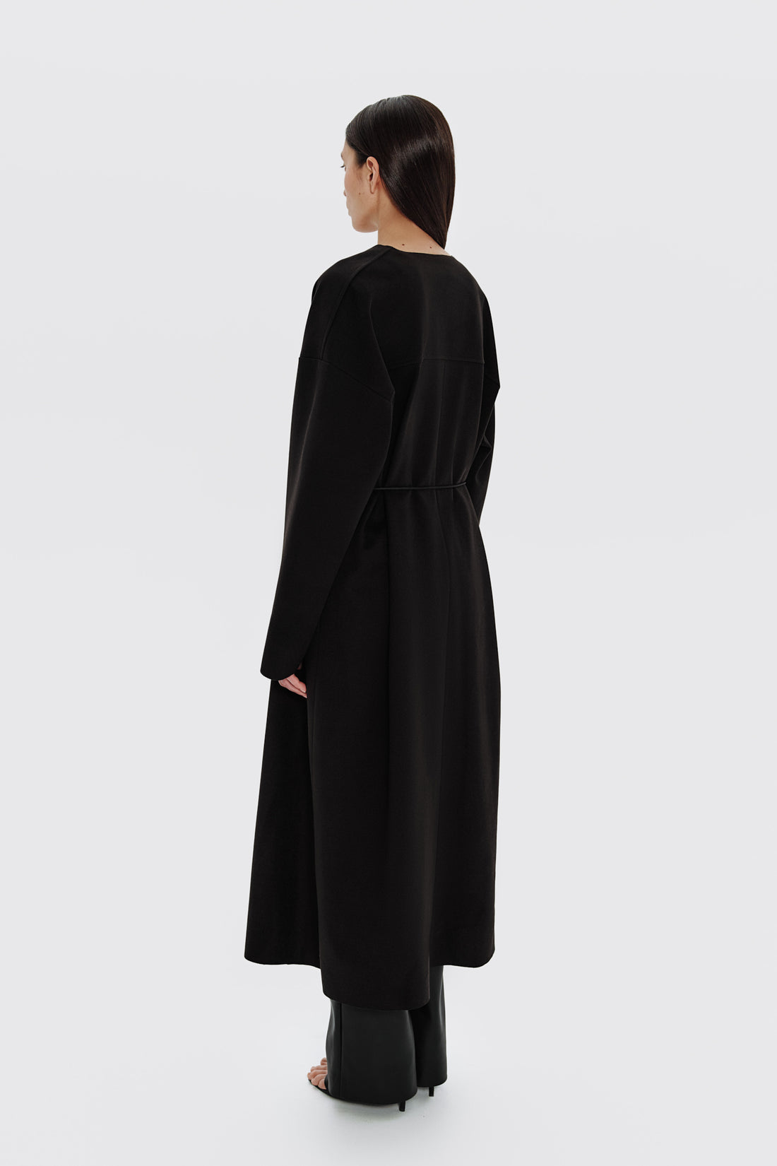 plain coat in black color