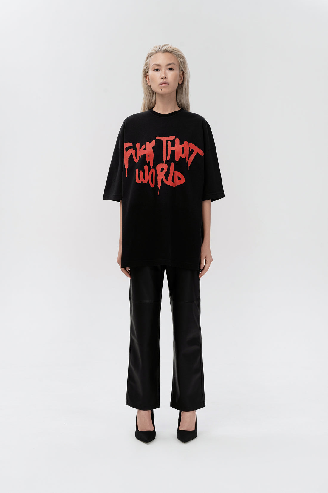 t-shirt "fuck that world" in black color